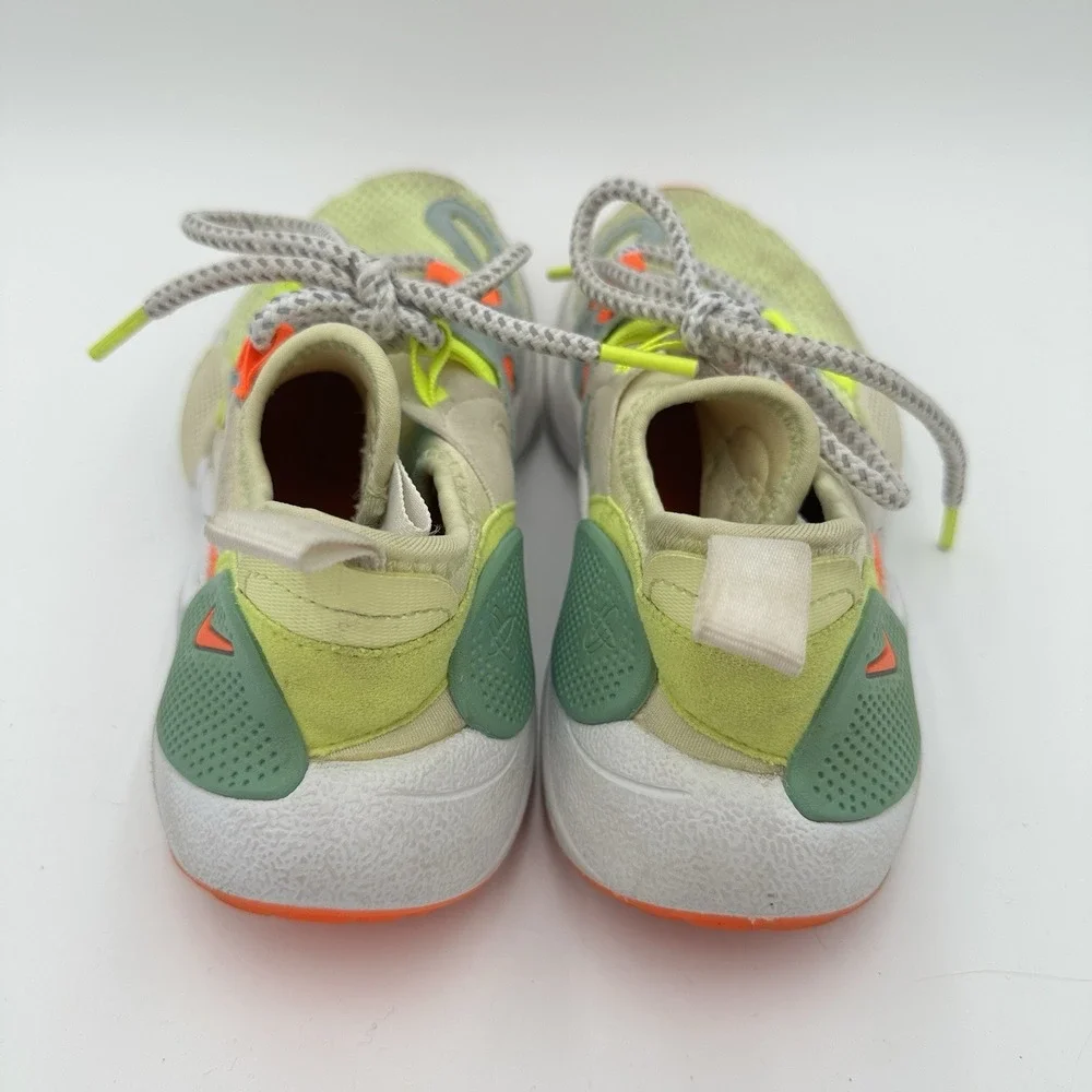 Nike Huarache E.D.G.E. Premium Barely Volt Youth Sizes 2.5Y‎ CD8170-700) - Picture 3 of 8